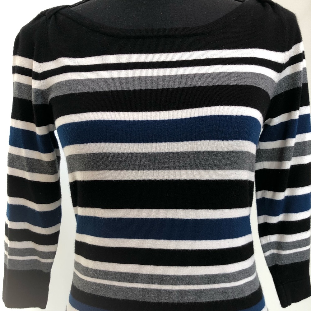 🔥MAKE ME AN OFFER!🔥 Striped sweater - Picture 2 of 7